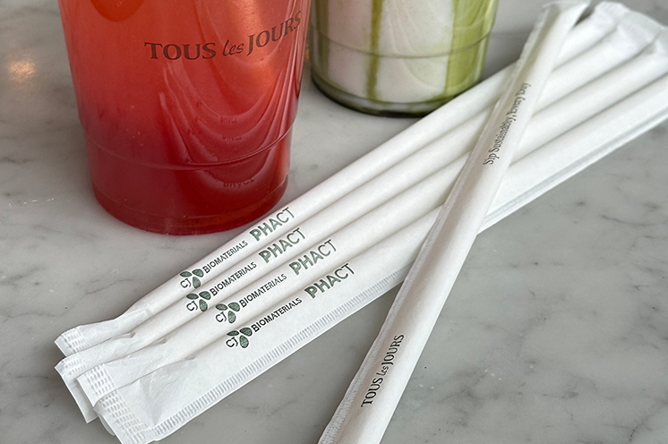 Compostable straws made with PHA for Tous les Jours